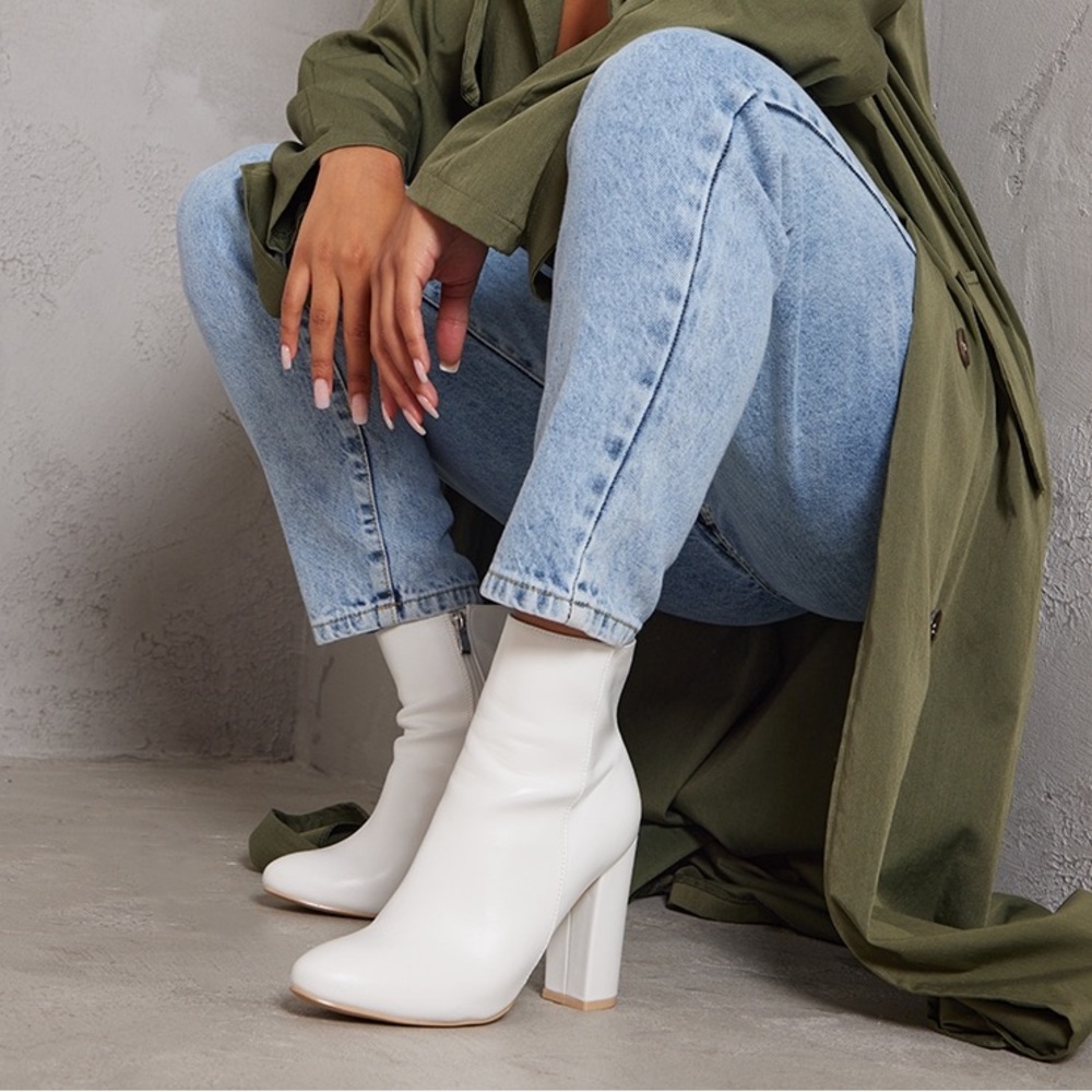 BNIB Pretty Little Thing White Faux Leather Heeled Ankle Boots
